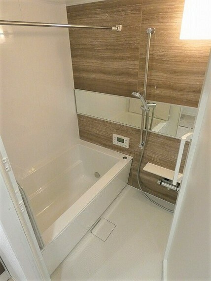 雨の日にも安心の浴室換気乾燥機付きのバスルーム。