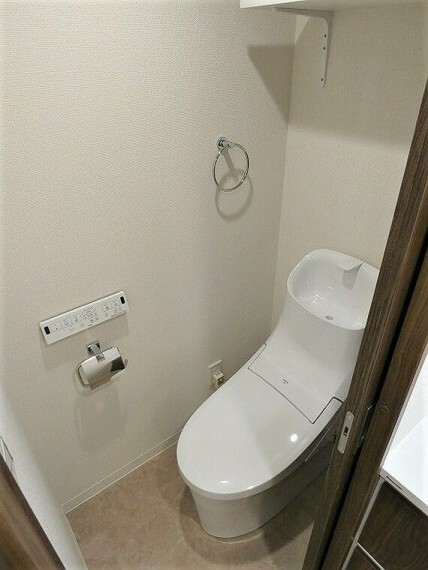 トイレ 温水洗浄便座付きトイレ。