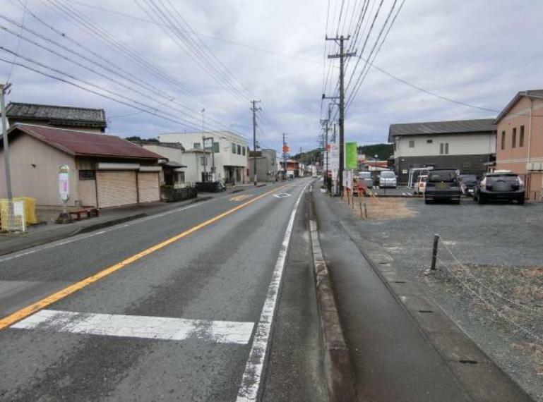 現況写真 前面道路幅員は約10m。