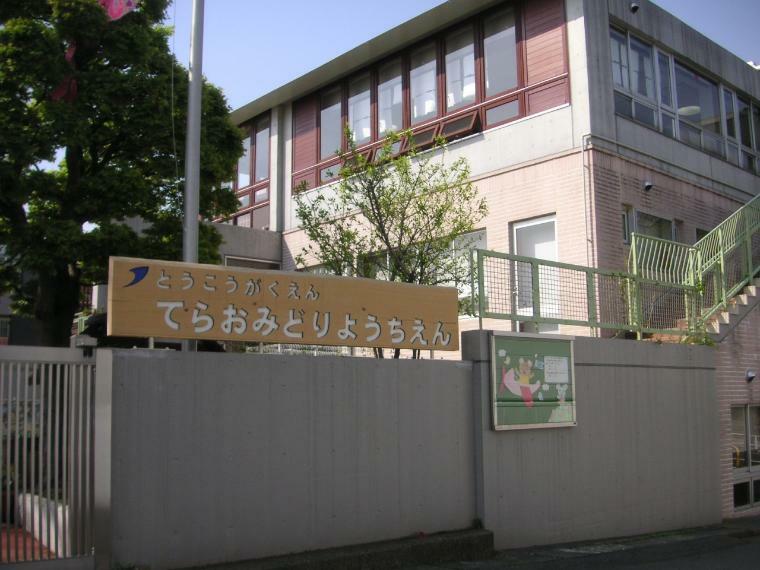 幼稚園・保育園 桐光学園 寺尾みどり幼稚園（●明るく楽しい雰囲気の中で、バランスの取れた豊かな活動を展開。自己表現できる力、人間関係をよりよく築く力を育みます。音楽や体操などの専科指導も盛んです●）