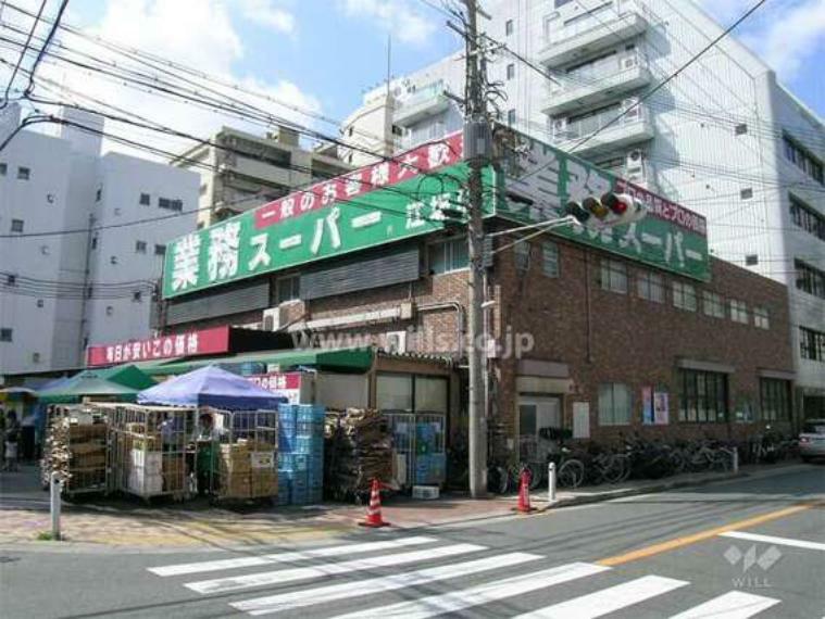 スーパー 業務スーパーTAKENOKO（江坂店）の外観