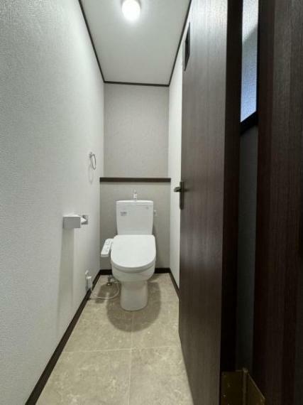 役所 【リフォーム後＿トイレ】2階トイレの写真になります。おうちにトイレが2つあれば、順番待ちのイライラも解消ですね。