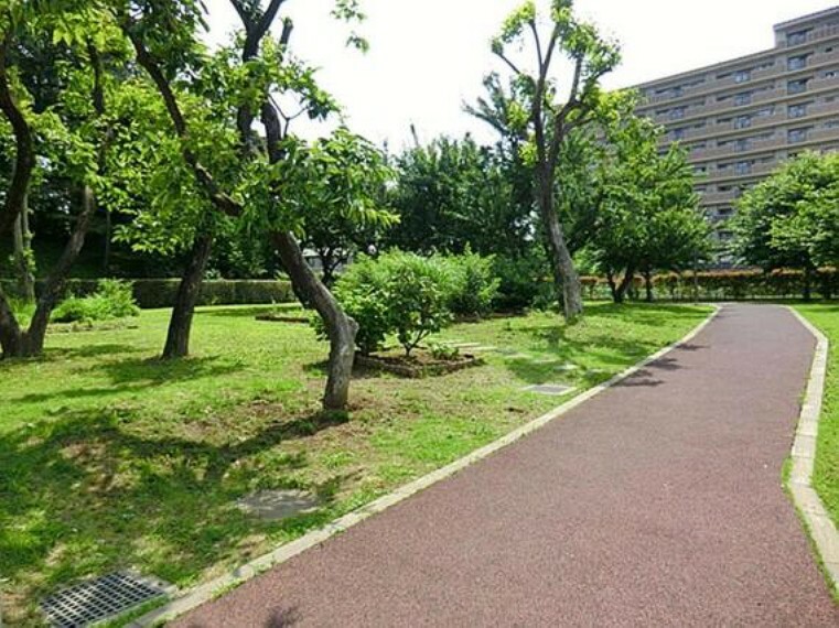 公園 柊塚古墳歴史広場まで約500m
