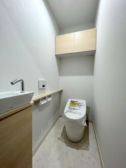 トイレ 清潔感のあるトイレ！背面の収納スペースが嬉しいですね！