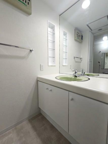 洗面化粧台 【洗面】 収納スペースが充実した洗面室！