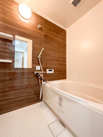 浴室 【浴室】 ・日頃の疲れを癒してくれるバスルーム ・LIXIL製システムバス