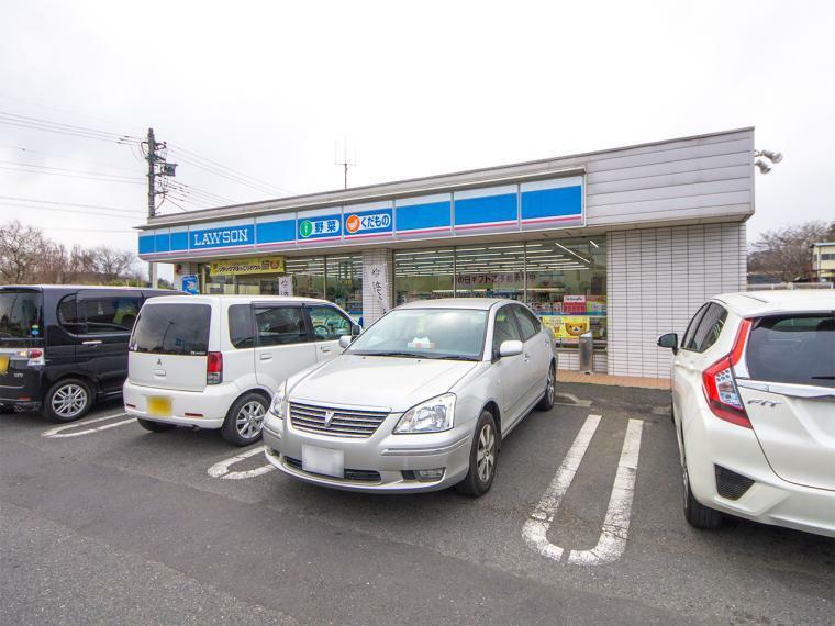 コンビニ ローソン 毛呂山旭台店（779m）