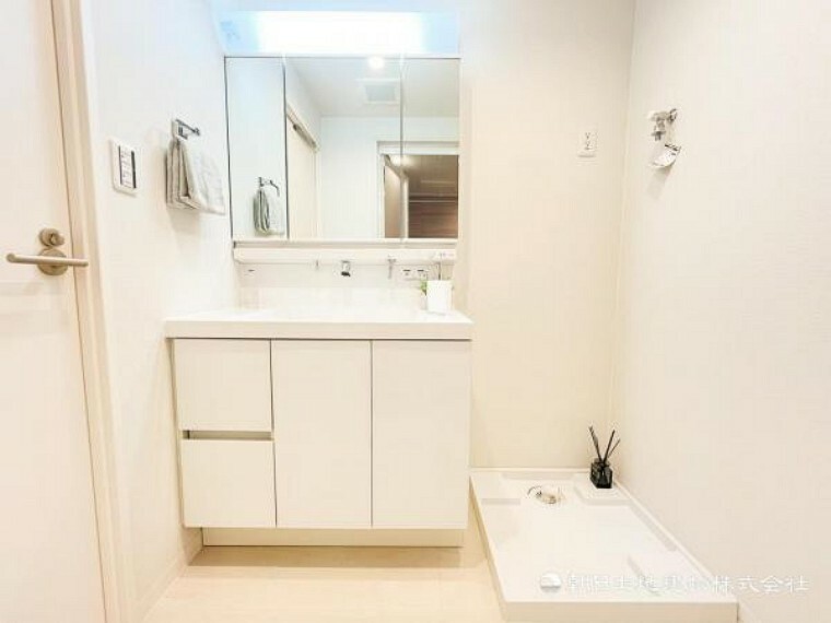 洗面化粧台 【洗面・脱衣所】使用頻度の高い場所だからこそ便利な空間に。多人数での使用も考えた便利な空間です