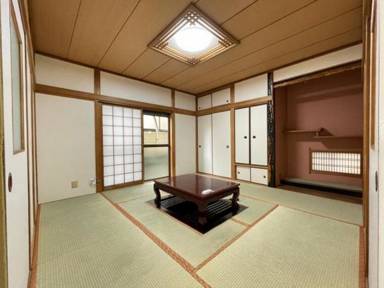 和室 和室8帖:落ち着いた雰囲気の和室は、家族の憩いの場としてもご使用いただけます