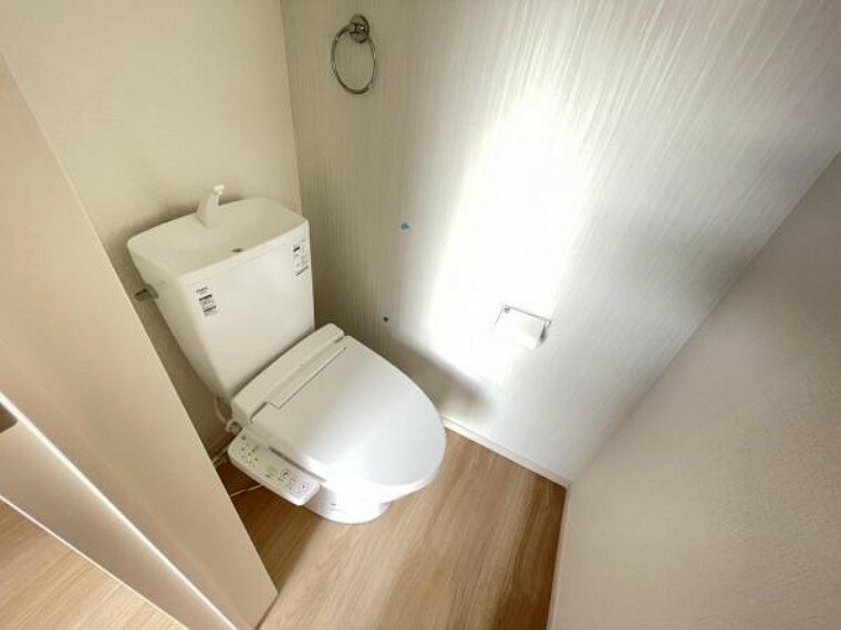 トイレ 1・2階にトイレあり。階段を降りなくてもいいので、高齢者の方も便利です
