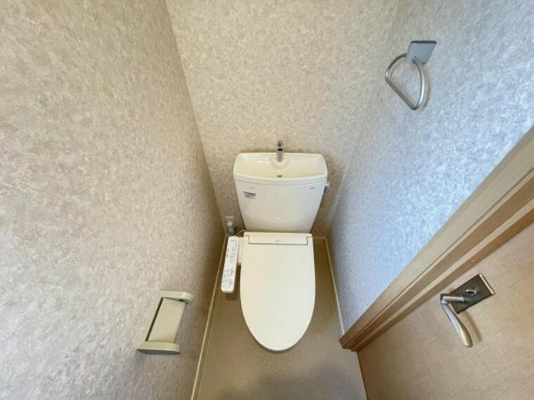 トイレ （トイレ）1階・2階にトイレあり。お掃除らくちんな温水洗浄便座です