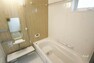 浴室 浴室はゆったり足が伸ばせるサイズ。窓、浴室乾燥機もついていますので、清潔に保てます。