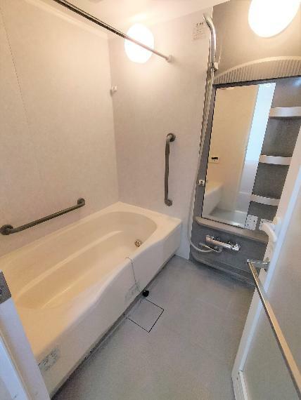 1400×1800サイズバスルーム/浴室暖房乾燥機あり