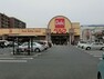 スーパー ベルク越谷西方店（1400m）埼玉・群馬を中心に関東で展開する、「安心、おいしく」を提供する地域密着型の スーパーマーケット。営業時間:朝9:00～夜12:00/駐車場120台。