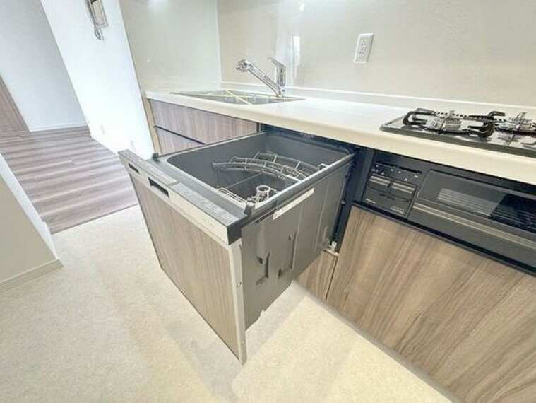 キッチン ビルトイン食洗機は作業スペースが広く使え、節約効果もあり、家事の時短にもなります。