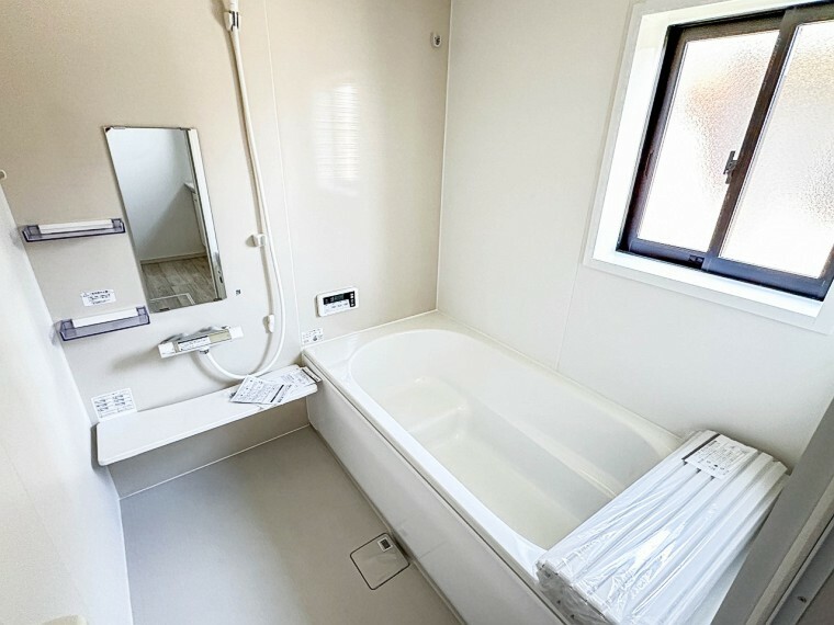 浴室 【Bathroom】 浴室は一日の疲れを癒す場所だから、家族みんながゆったりできる快適設計。追い炊き機能付きオートバス。安定した温度で、いつでも快適に入浴できます。