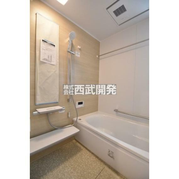 浴室 換気乾燥機付きの浴室は、雨の日でも洗濯物ができるのでとても便利です。梅雨の時期でもこれで安心ですね。