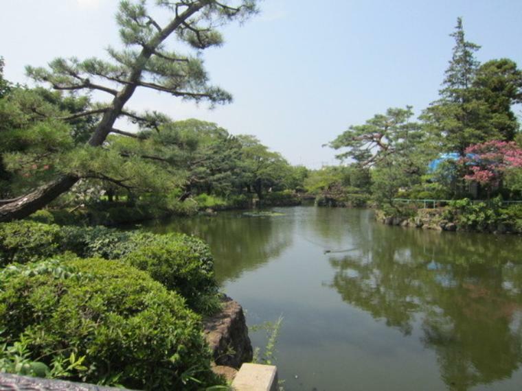 公園 狭山池公園 「みずほ10景」「多摩川50景」に選ばれたことのある公園。 春のころには満開の桜が見られる名所です。
