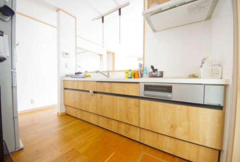 ■キッチン/IHクッキングヒーターを採用した安全に配慮したキッチンです。コンロと違い、お掃除が簡単なのも魅力的