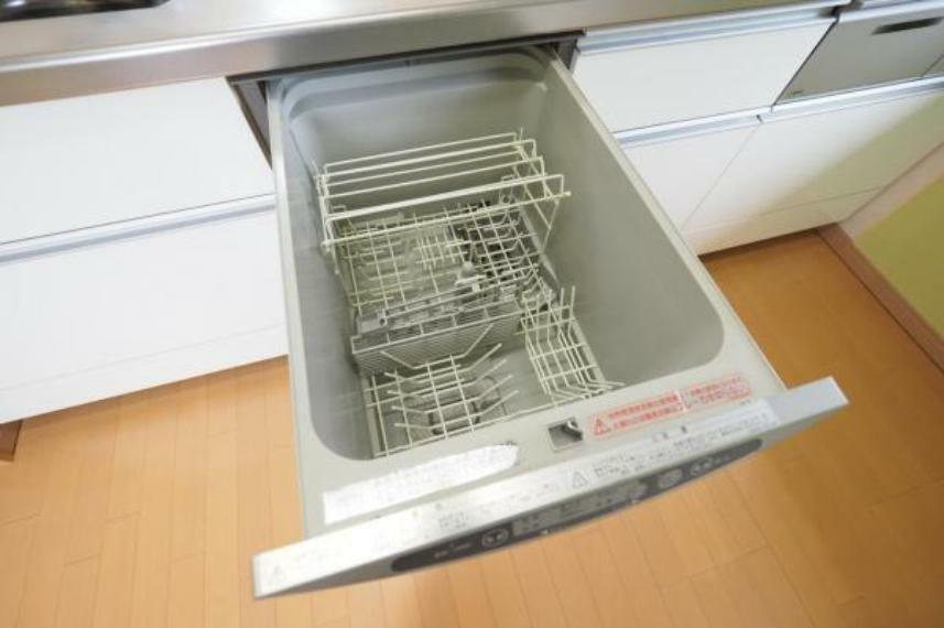 キッチン 洗う手間いらずの食洗機は内蔵型