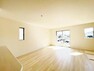 居間・リビング シンプルな色調のリビングは、お好みのインテリアやグリーンで自由にコーディネイトして楽しめます。