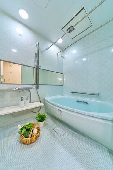 浴室 ユニットバス　1418サイズのゆとりある空間です　リビング※家具・調度品は価格に含まれません。