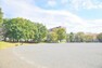 公園 【東柏ケ谷近隣公園】660m　広々としたグラウンドがあり、遊具があり、くるっとお散歩できる道もあり、老若男女、ワンコ、みなさんの憩いの場所です。