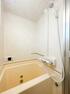 浴室 【浴室】 ・小窓付の開放的なバスルーム