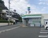 コンビニ ファミリーマート 下伊敷店［ファミリーマート 下伊敷店］飲食品、日用品を取扱うコンビニエンスストアー