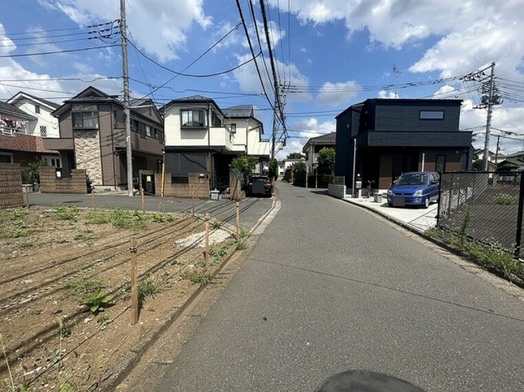 現況写真 前面道路を含む土地写真