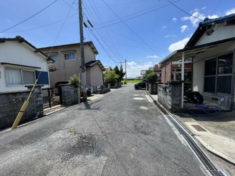 外観写真 【前面道路写真】前面道路です。道路幅約5.5mの私道に面しています。