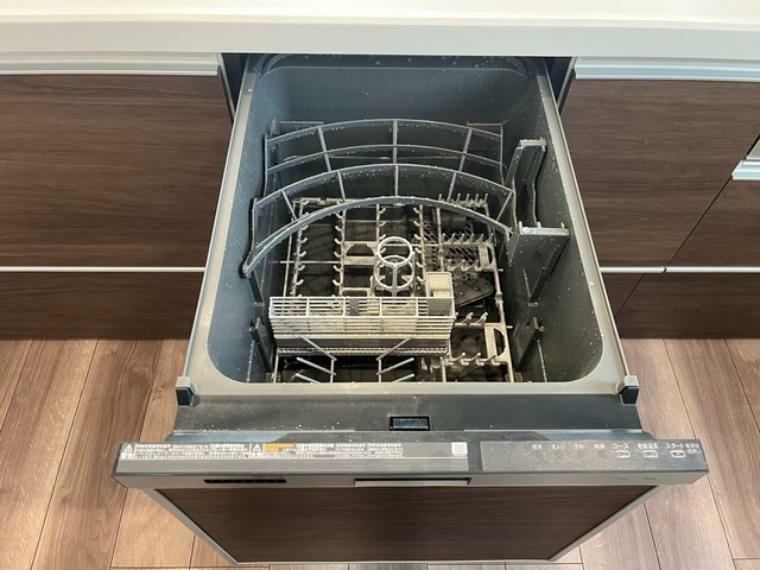 キッチン 食器洗乾燥機付き、忙しい生活をサポートします。