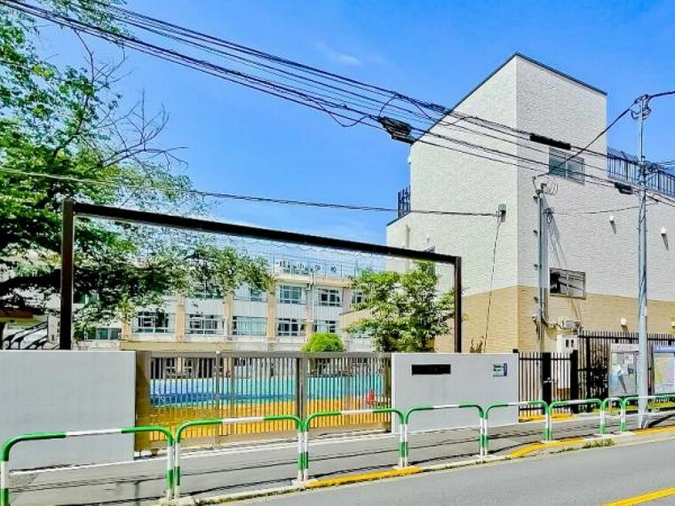 小学校 豊島区立豊成小学校 138m