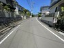 現況写真 お持ちの車種によっては前面道路が広い方が便利でしょう。しかし、前面道路が広ければその分交通量が多くなるため、騒音などが気になる場合があります。実際に現地を見学し、周辺交通量や騒音などを確認しましょう！