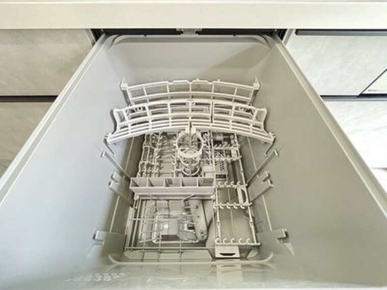 後片づけもラクラクな食器洗浄乾燥機付きです水道代も節約になります。