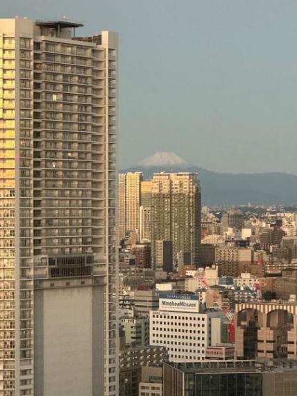 富士山を望む（バルコニーからの眺望）