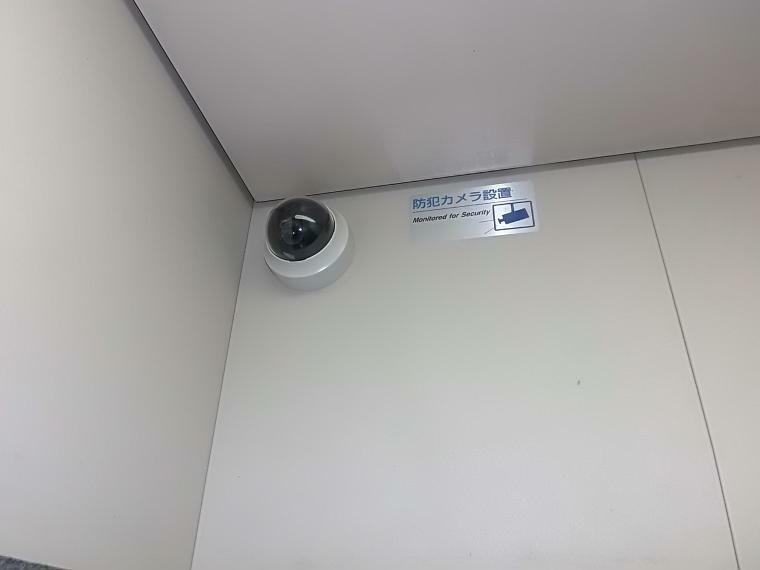 エレベーターの防犯カメラ
