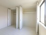 収納 各居室のクローゼットは2箇所に分かれており、用途に合わせて使い分けができます。