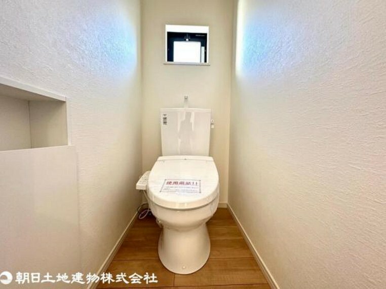 トイレ 白を基調とした室内は、明るい住空間を造り出すだけでなく、清潔感をもたらしてくれます。