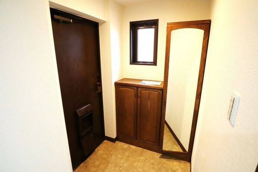 玄関 収納力十分なシューズボックス付き スッキリとした玄関でお客様をお迎えできますね