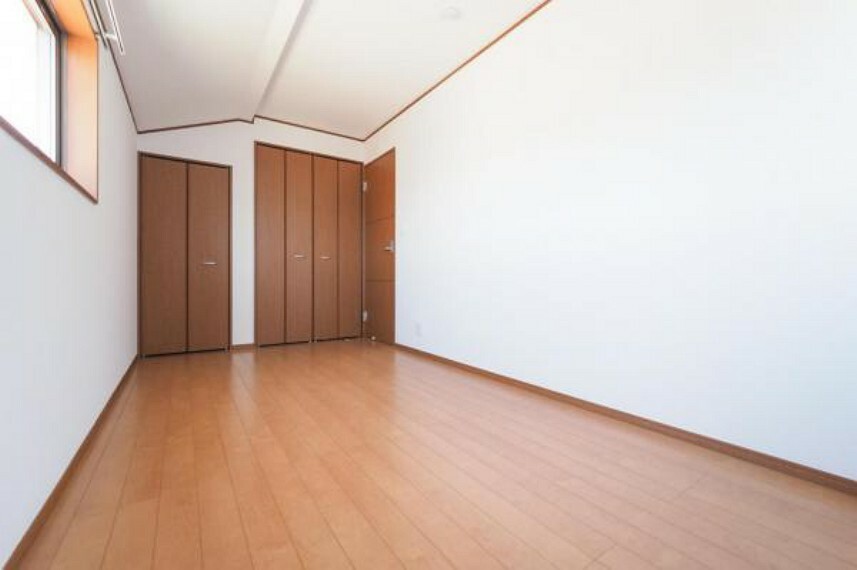 洋室 洋室-1/約6.2帖の快適な広さ。2面採光、収納付き。