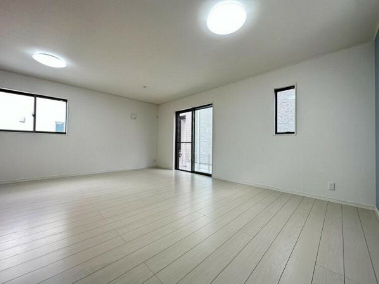 居間・リビング 白を基調とした空間には自分好みのインテリアもよく映えます！