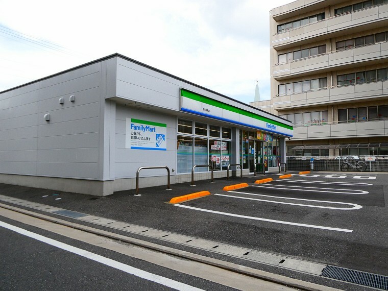 ファミリーマート高松桜町店（徒歩1分約70m）