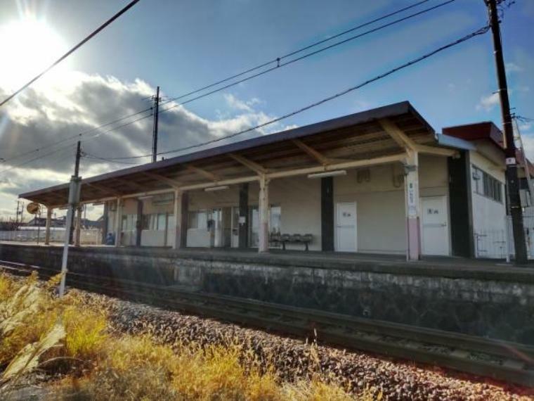 岩室駅まで約800m。駅まで近いと通勤が便利ですね。