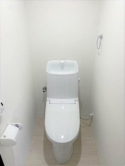 トイレ 【リフォーム済】トイレは温水洗浄機能付きに新品交換しました。直接肌に触れるトイレは新品が嬉しいですよね。