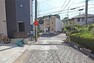 現況写真 物件の前面道路だけ短いですが僅かに坂となっておりますが、本山駅までほぼ平坦！周辺は閑静な住宅街となっております。