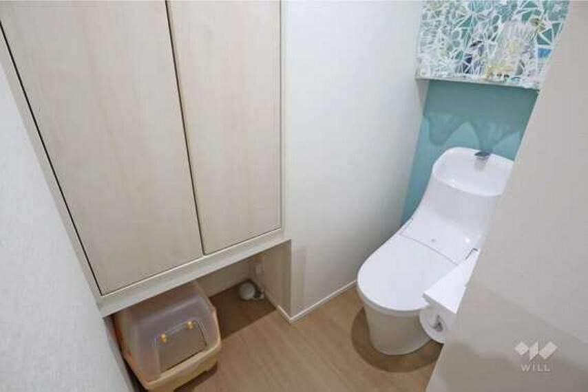 トイレ 3階トイレは広く収納スペースが設けられています。トイレ内に手洗い用の水栓もございます。