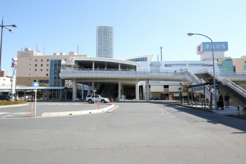 現地から1760m～1790m。　JR高崎線「上尾」駅　都心へダイレクトアクセスが可能。快速や特別快速も停車し、快適な通勤通学をサポートします。