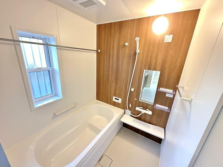 浴室 A号棟:浴室　足を伸ばして入れる湯舟で日々の疲れをリフレッシュできます！