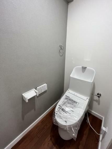 トイレ 【リフォーム後トイレはTOTO製の新品のトイレに交換しました。温水便座式です。